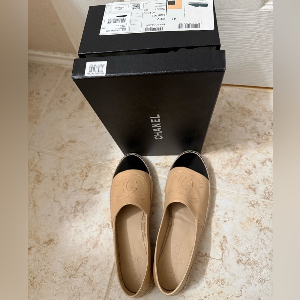 CHANEL Beige and Black Leather Espadrille Flats with CC Detail EU41